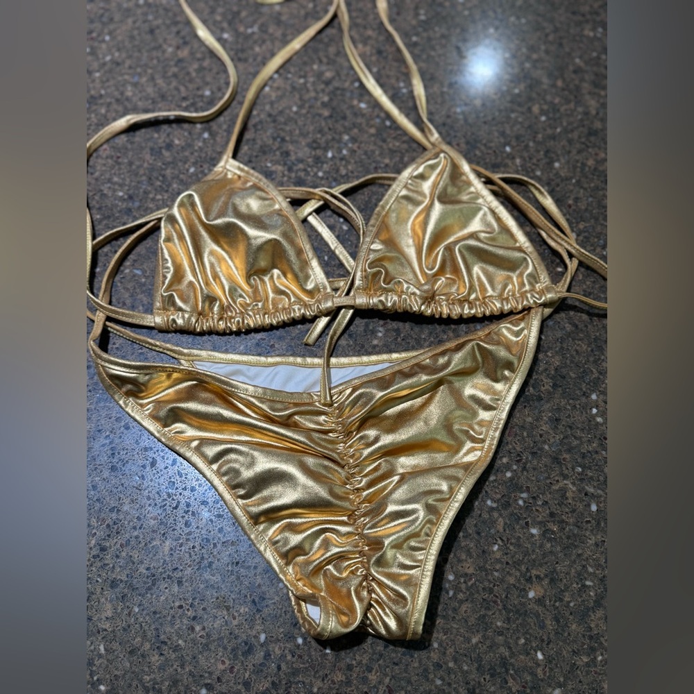 Cloris Murphy gold bikini size medium runs small